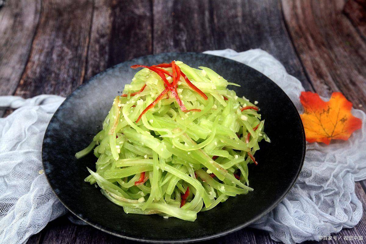 黄瓜苦瓜先靠边，入伏后使劲吃这菜！拌一拌分分钟上桌，清凉解暑