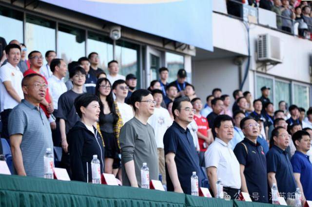 南京市市长、淮安市委书记现场观看“苏超”，镇江市市长“探班”球员