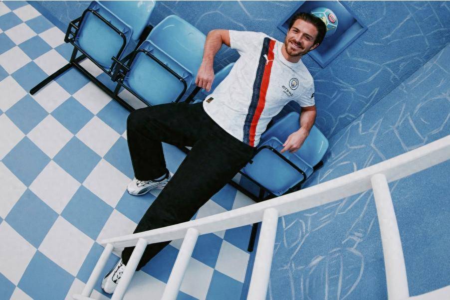 彪马携手KidSuper推出曼城足球俱乐部特别系列球衣及套装