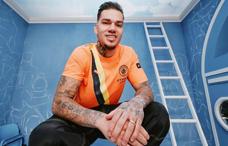 彪马携手KidSuper推出曼城足球俱乐部特别系列球衣及套装