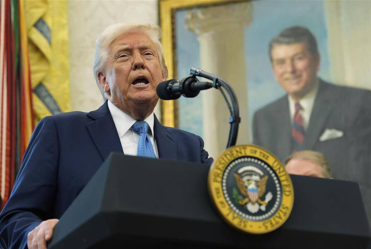 特朗普为特朗普币站台，真是“既当官又发财”