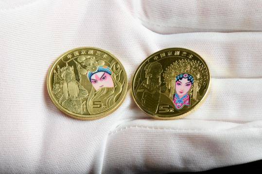 以币为媒连接城市、文化和创造力，中英青年创意币章设计作品在伦敦展出