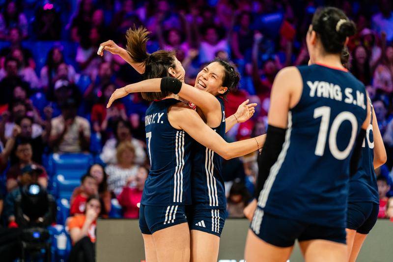 惊天大逆转!连场让二追三!世联赛-中国女排3-2美国队