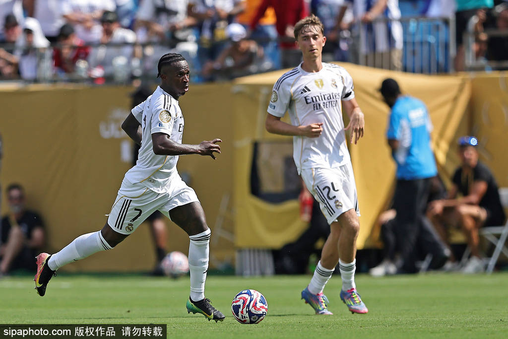 19岁天才中场引爆皇马巴萨争夺战！未来之星的选择困局