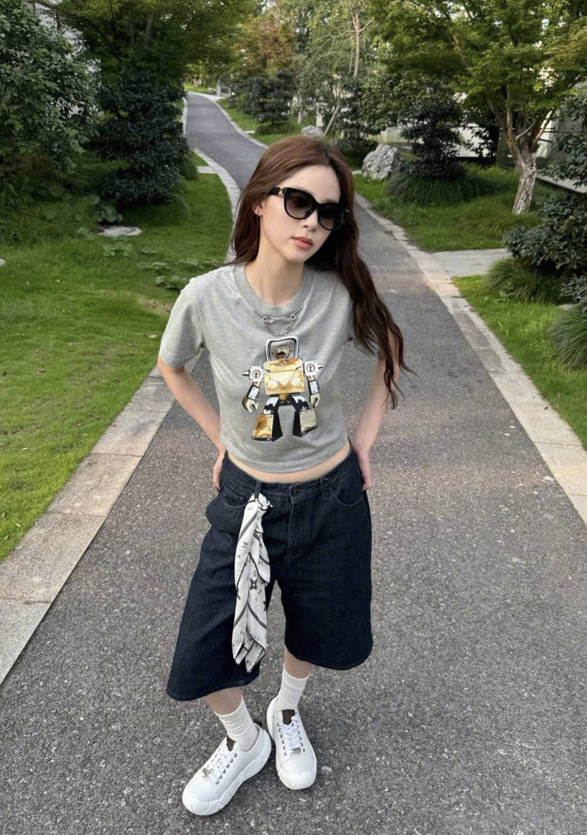 杨幂欧阳娜娜都爱穿的宽腿中裤，今夏火成这样啦？