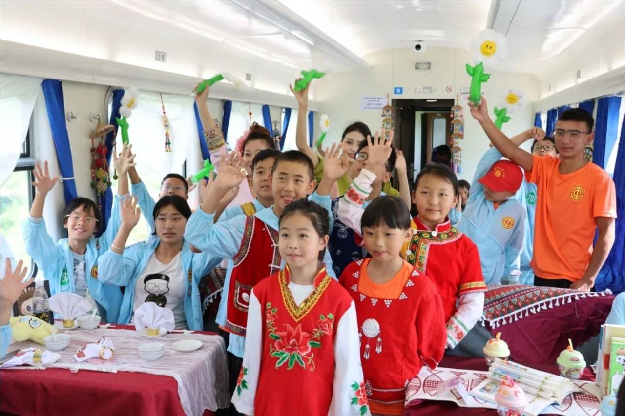 云南省总工会组织800名职工子女赴北京开展夏令营活动