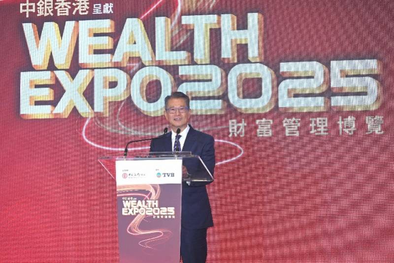 全球八成离岸人民币交易在香港处理：三方面发力巩固枢纽角色