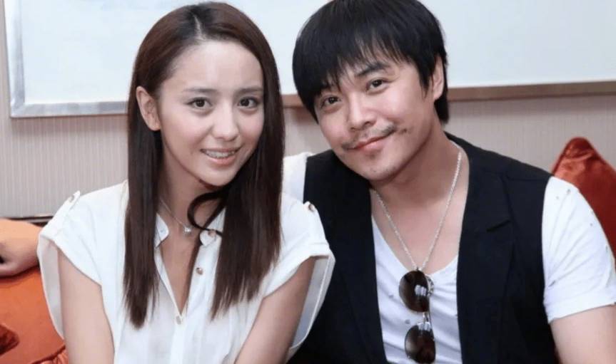 陈思诚卡零点为佟丽娅庆生!晒丫丫与儿子朵朵背影照好温馨