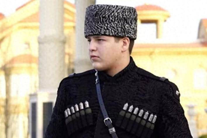 要和普京对抗到底？死里逃生的卡德罗夫，任命17岁儿子亚当扛家族大旗！