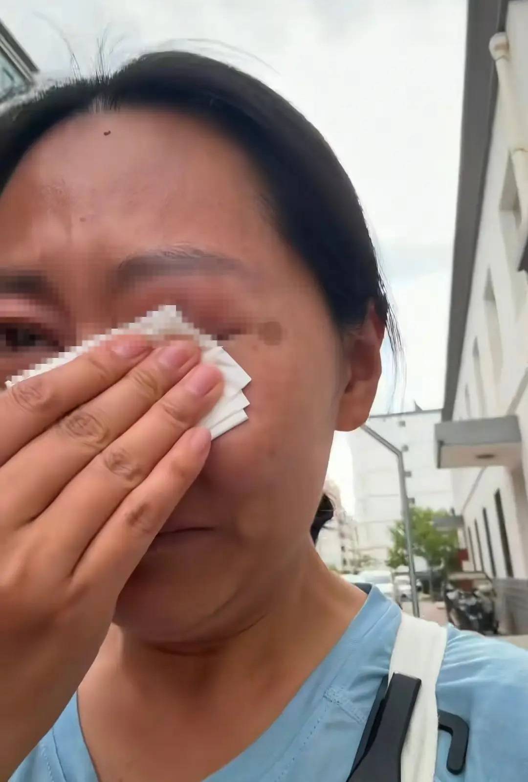 女子称扶老人反遭诬陷，维权两月不能就换来“阴阳”道歉信