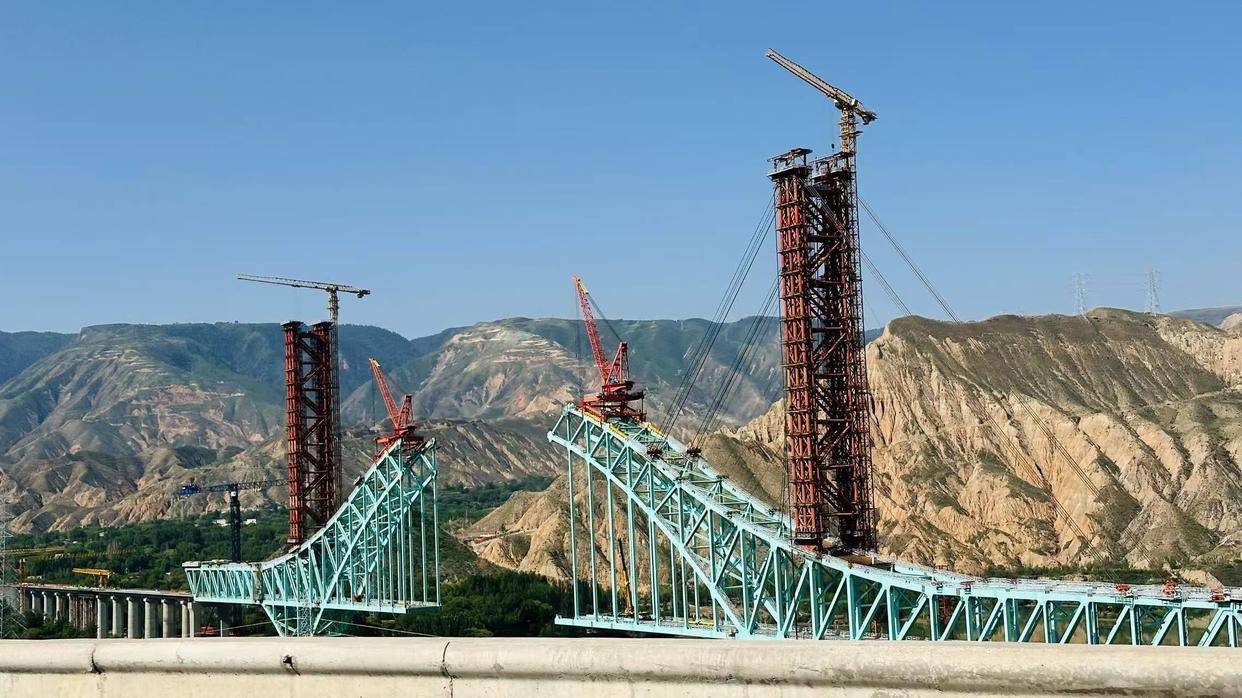 川青铁路青海段尖扎黄河特大桥施工绳索断裂,已致7人遇难9人失联