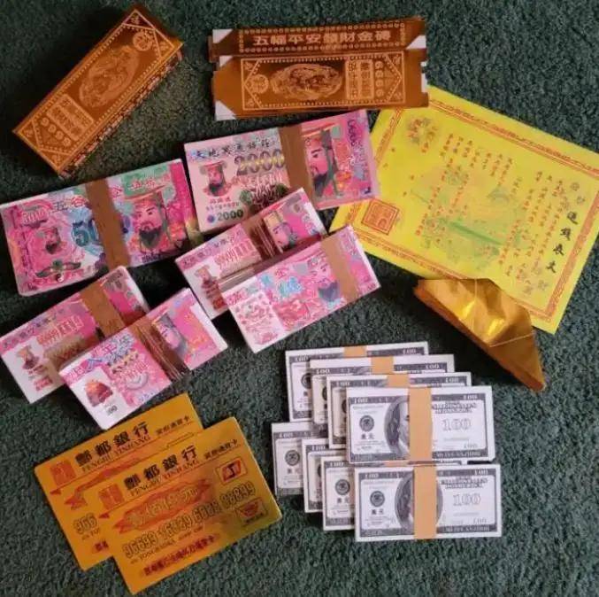 中国冥币海外爆火！老外抢购祖先币，20美元一沓成网红