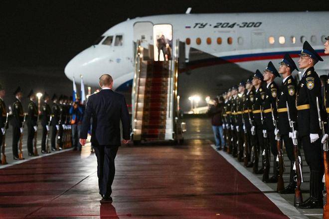 普京离开北京后，抵达海参崴与中方谈能源合作