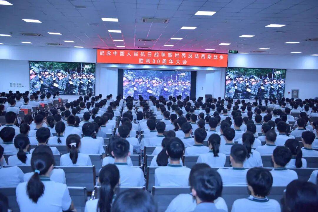 阅兵式上的沈阳二中骄傲 为何这么多国防重器的设计师出自这所高中？