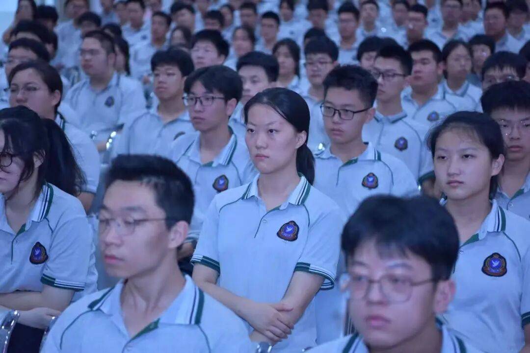 阅兵式上的沈阳二中骄傲 为何这么多国防重器的设计师出自这所高中？