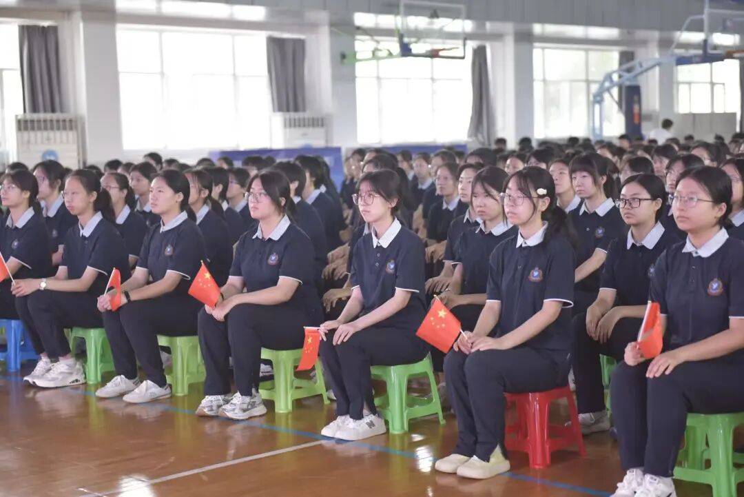 阅兵式上的沈阳二中骄傲 为何这么多国防重器的设计师出自这所高中？