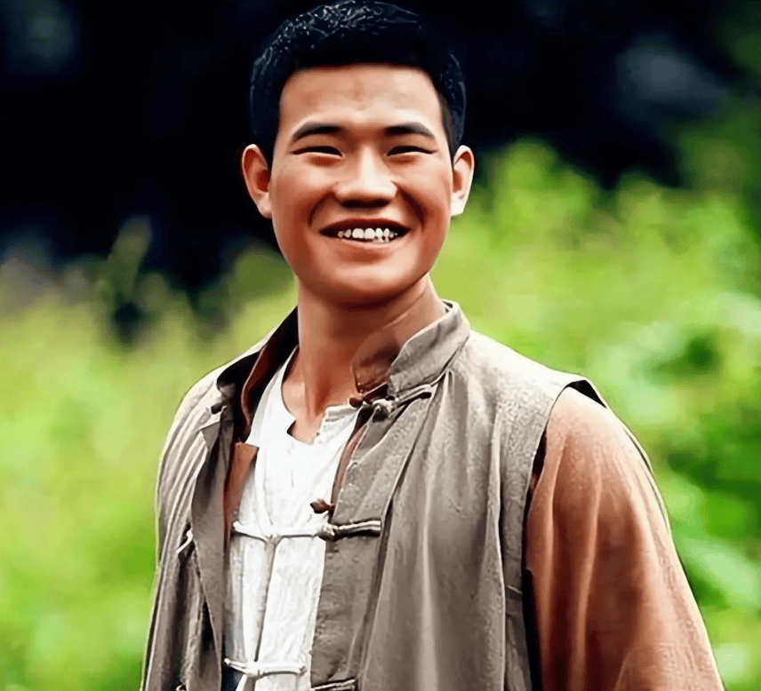 警方通报“嘎子哥”被行拘7天！因其穿警服直播带货违规