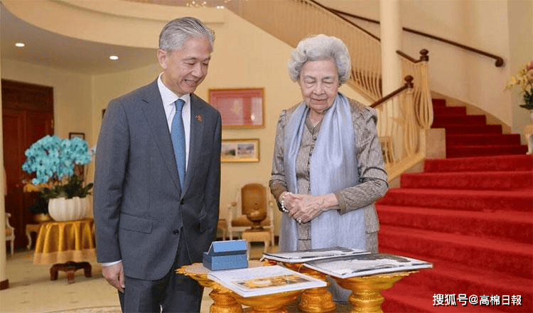 莫尼列国母因年高在北京入院治疗