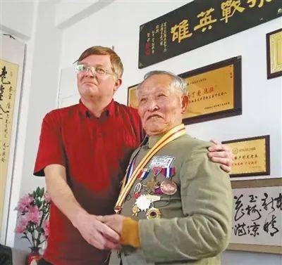 人民日报国际版关注云南抗战老英雄卢彩文的故事