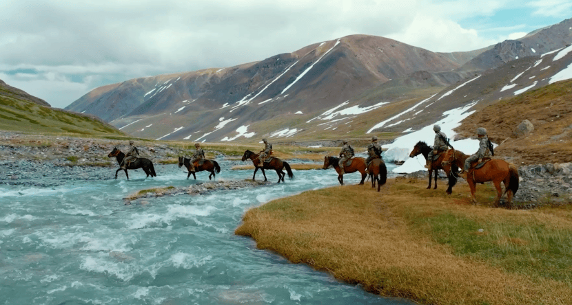 中国军队国际形象网宣片《守护》中文配音版上线