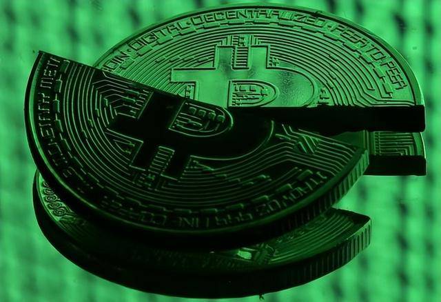 离谱！韩国交易所误发400亿比特币，币圈一度崩盘，监管连夜出手